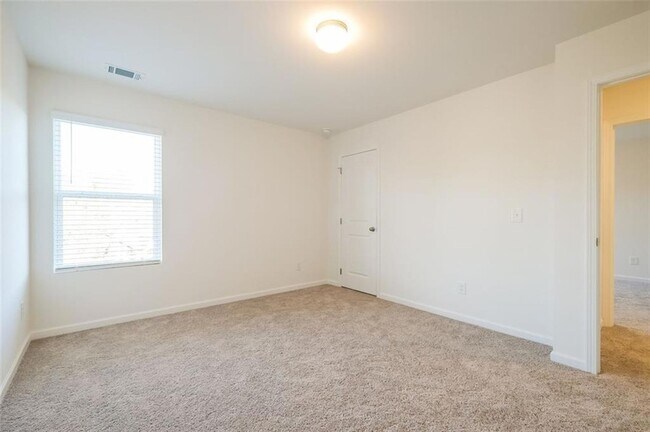 Building Photo - 131 Shelter Ln E