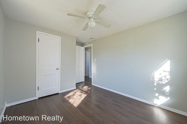 Building Photo - 3 br, 1 bath House - 4016 SE 22nd Street