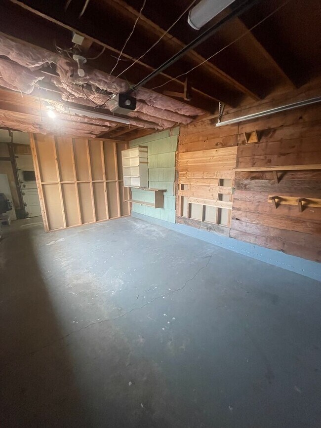 Building Photo - 515 E Elmore St