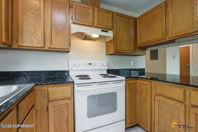 Building Photo - 430 E 14th Ave