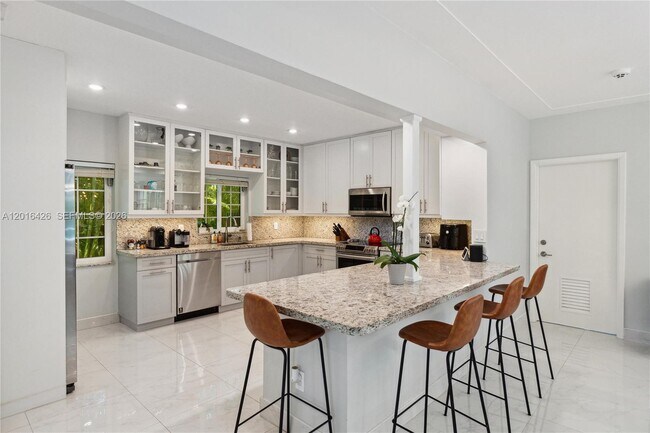 Building Photo - 7511 Miami View Dr