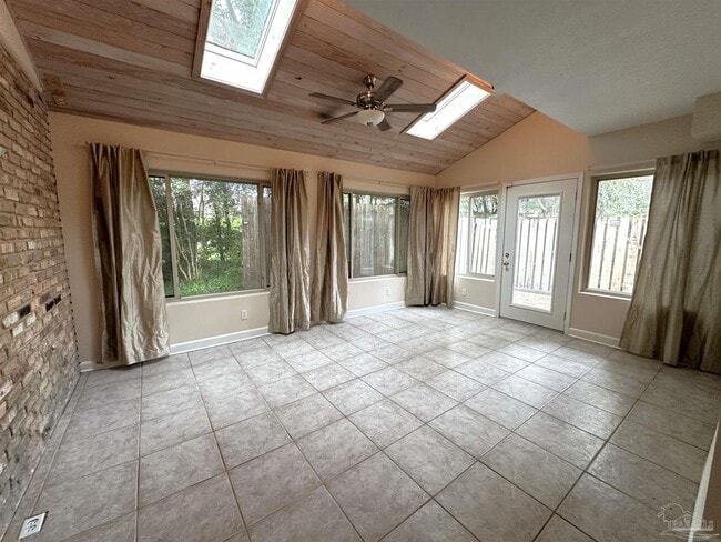 Building Photo - 4749 Huron Dr