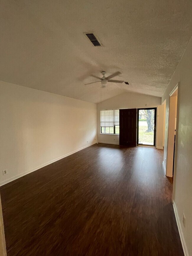 Building Photo - 3 Bed in North Murfreesboro