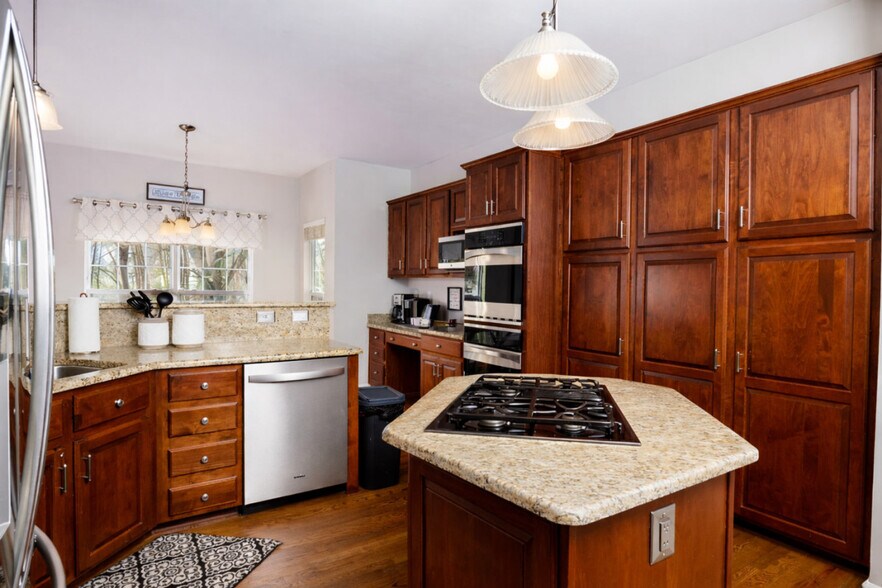 Building Photo - 10301 Rougemont Ln