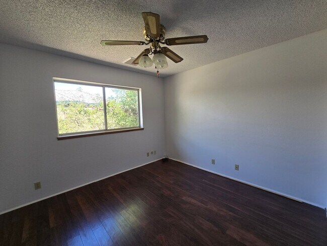 Building Photo - 905 Cimarron Ct