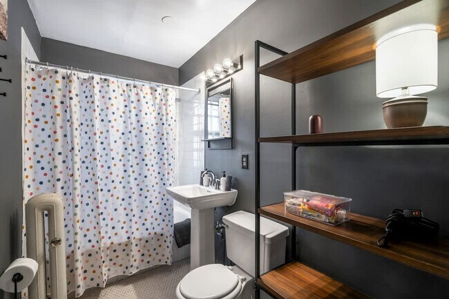 Building Photo - 3538 N Racine Ave