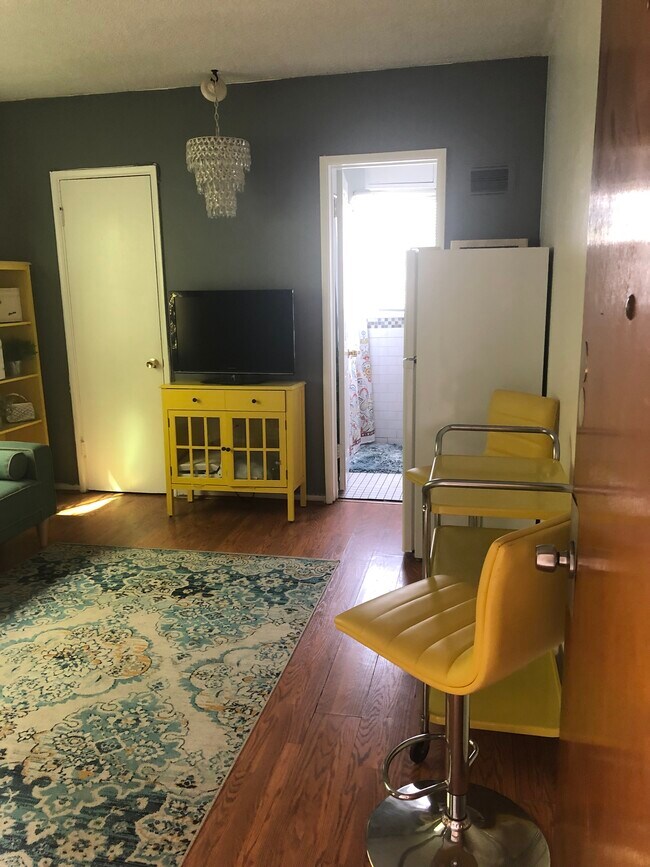 Building Photo - 3813 Vinton Ave