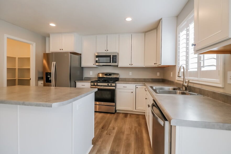Building Photo - 3023 S Willow Creek Dr