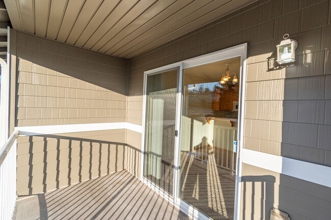 Building Photo - Two Bedroom Two Bathroom Condo in Summerwind