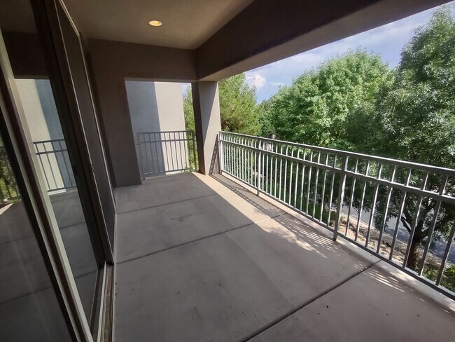 Building Photo - Desirable Black Rock Condo - Quite/Peaceful