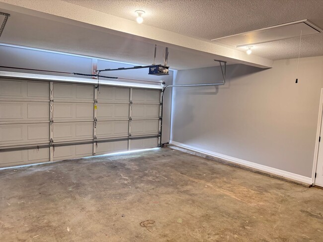 Building Photo - Sango!! Completly Renovated 3 Bed 2.5 Bath Home in Welchview!
