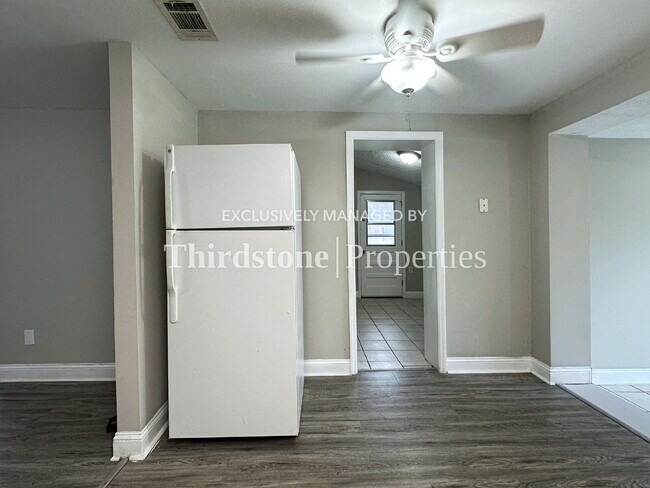 Building Photo - 455 W Clermont Dr