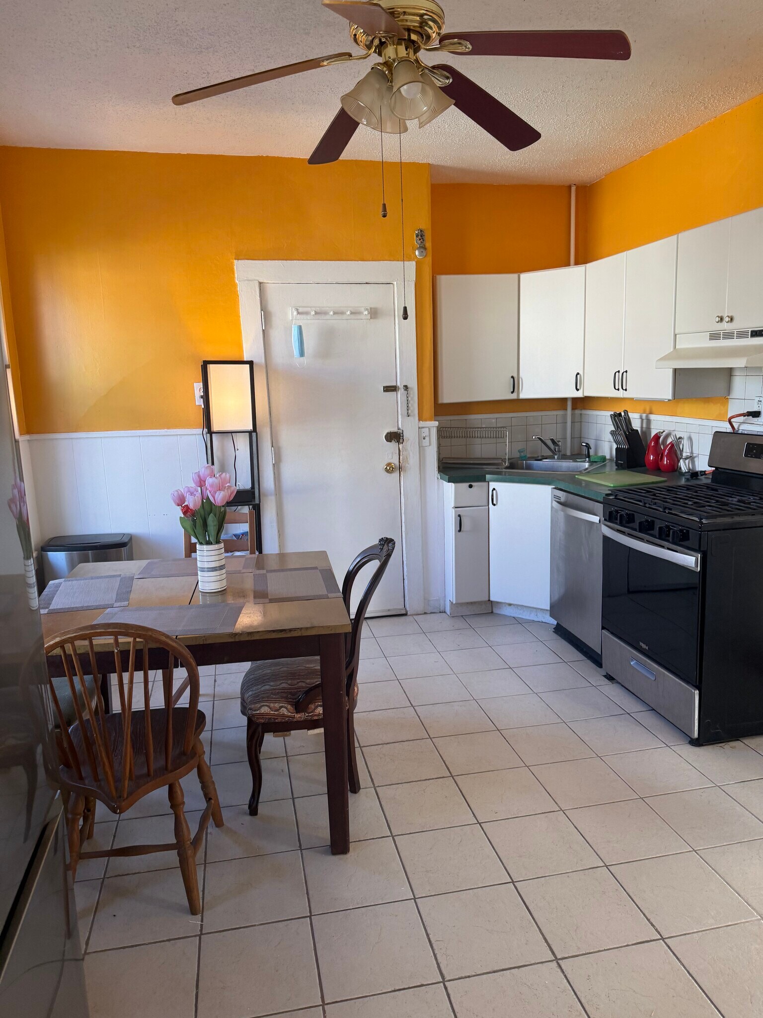 Building Photo - 66 Callender St