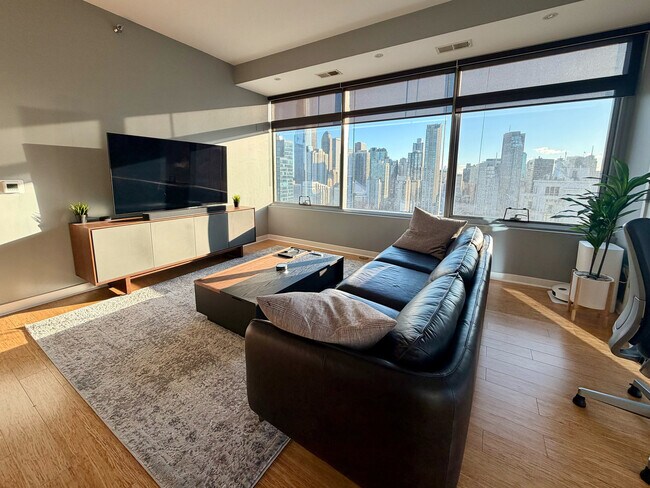 Building Photo - 303 W Ohio St