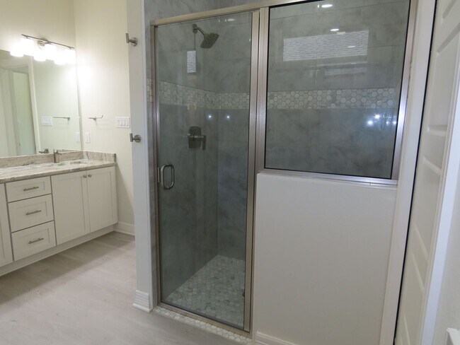 Building Photo - Luxurious, Built in 2024!  3 Bedroom, 2 Ba...