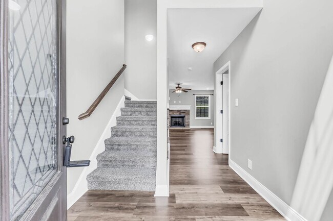 Building Photo - 843 Crestone Ln