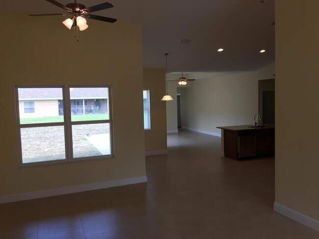 Building Photo - 5866 NW Mesa Cir