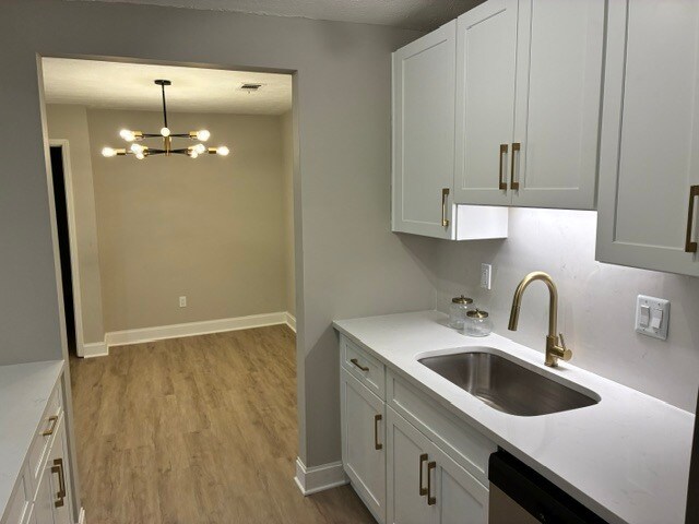 Kitchen and Dinning Area - 1405 Vicksburg Plz