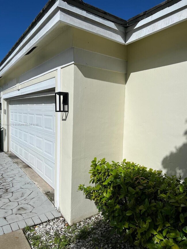 Building Photo - 2957 Myrtle Oak Cir