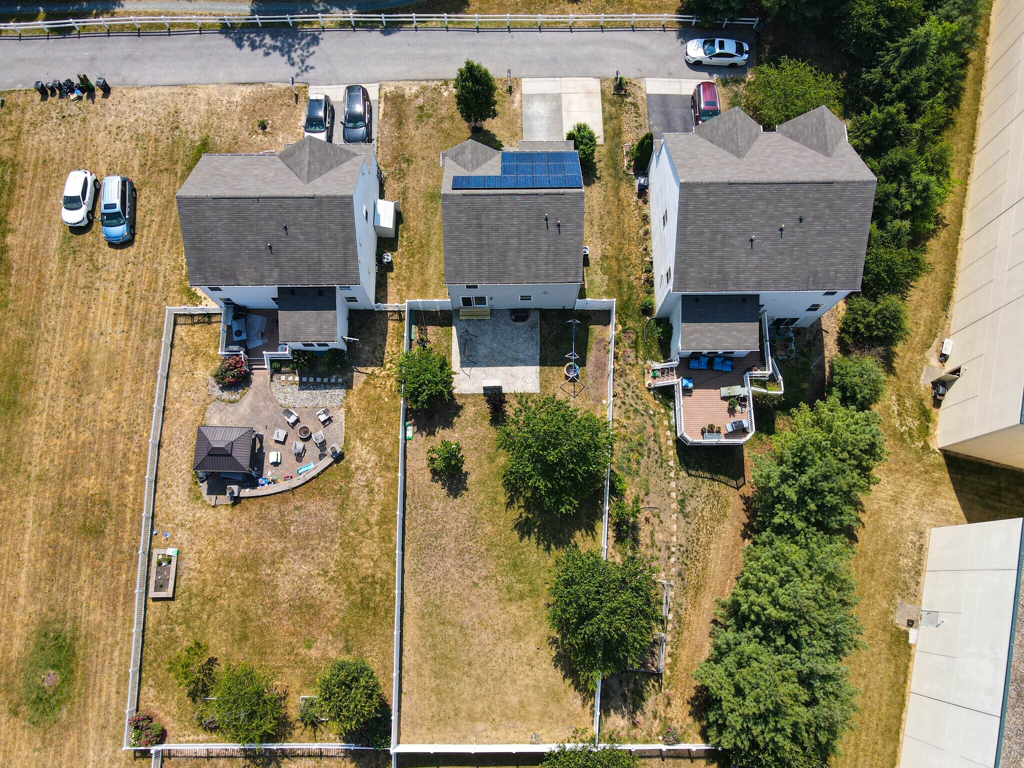 Building Photo - 7044 Lennox Ave