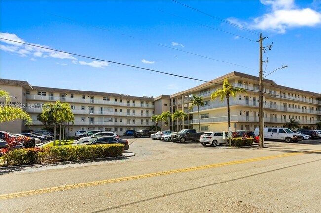 Building Photo - 2200 Diana Dr