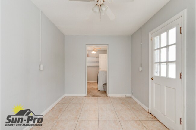 Building Photo - 2903 Lantern Dr