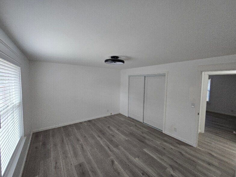Building Photo - 6095 McLeod Ln NE
