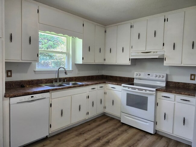 Building Photo - 3 Bedroom 2 bath home in North Hixson TN
