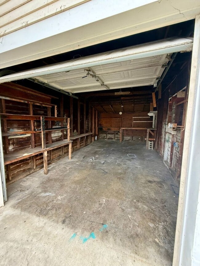 Building Photo - Approved Applicant - 2 Bedroom Newly Remod...