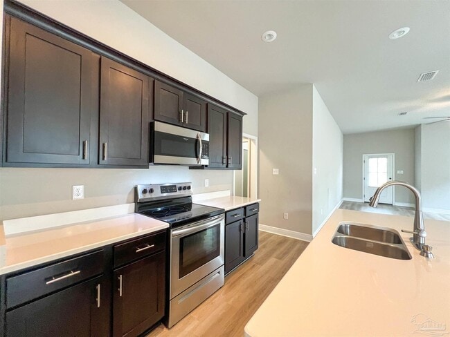 Building Photo - 831 Avellanas Dr