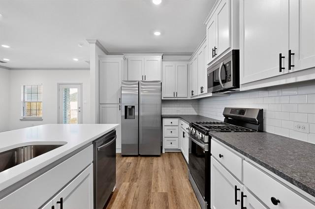 Building Photo - 560 Oak Crk Dr