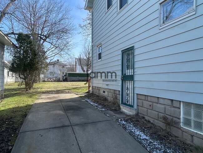 Building Photo - 5233 Anthony St