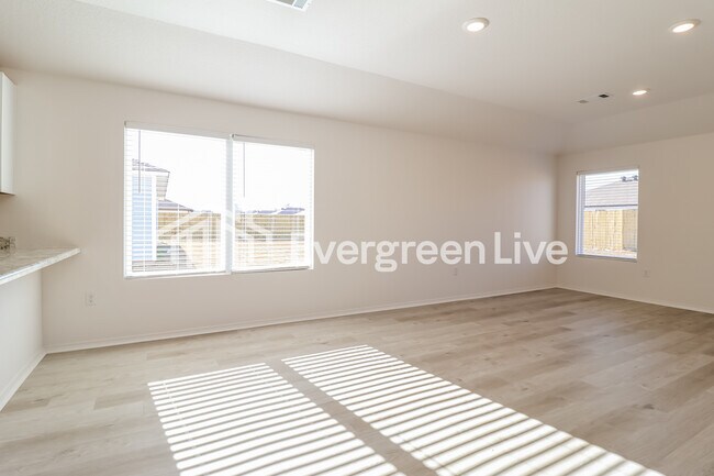 Building Photo - 33 Sourdough Crk Ln