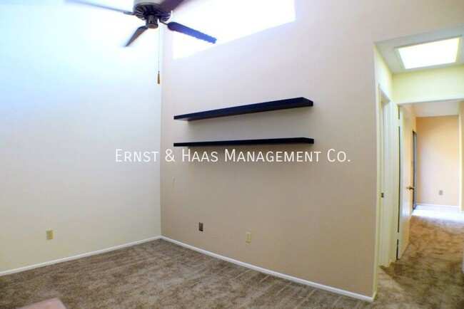 Building Photo - 3667 Country Club Dr