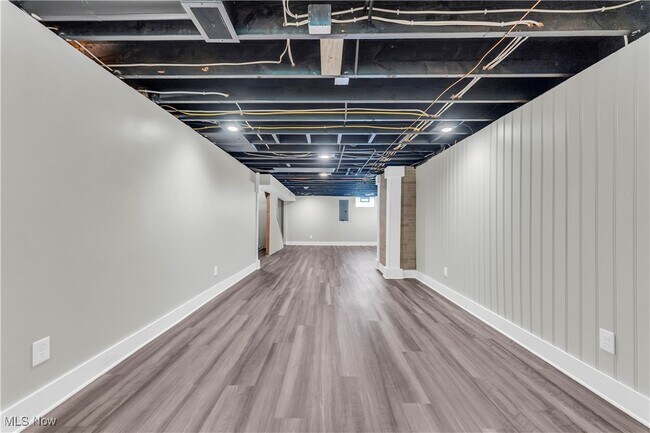 Building Photo - 558 Wring Dr