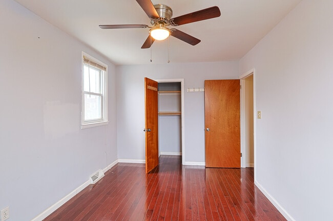 Building Photo - 2421 Vista St