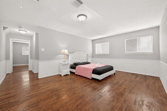 Building Photo - 3815 Fernglade Dr