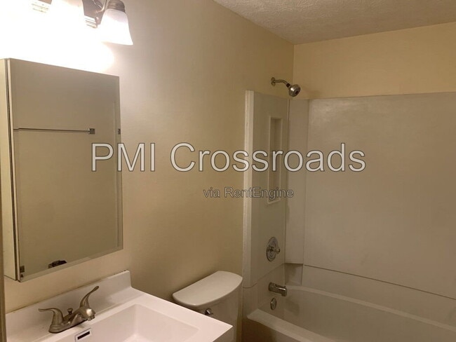 Building Photo - 7490 Stonetrail Way