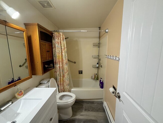 Building Photo - 580 W Abajo Dr