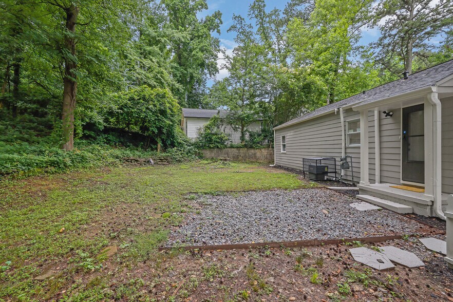 Building Photo - 2222 Beecher Cir SW