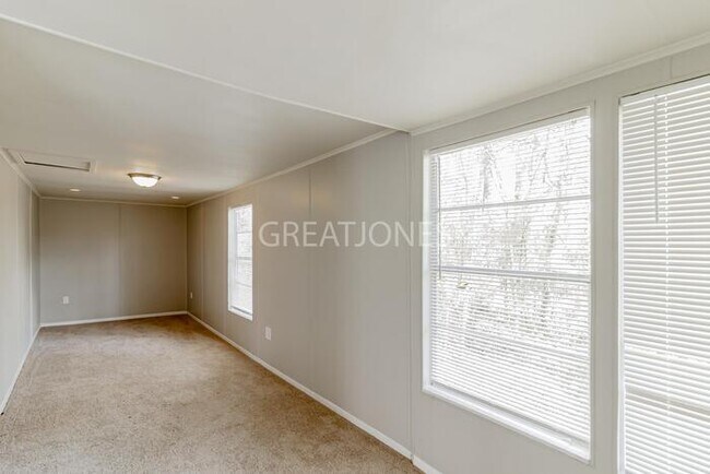 Building Photo - 310 Brown Pl