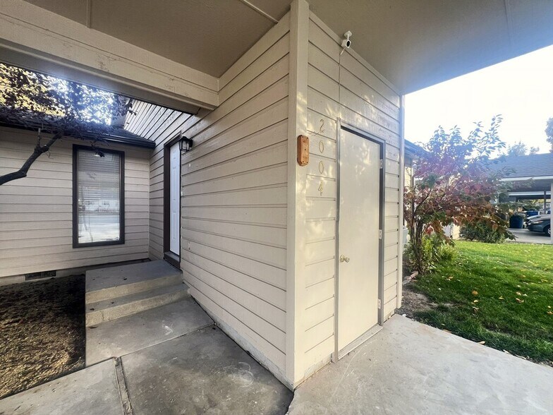 Building Photo - 2004 S Leadville Ave