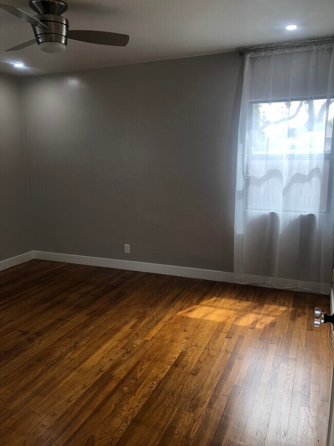 Building Photo - 3956 Olmsted Ave