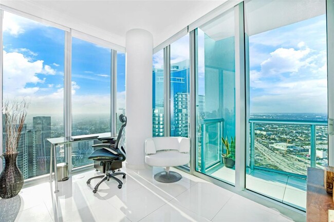 Building Photo - 888 Biscayne Blvd