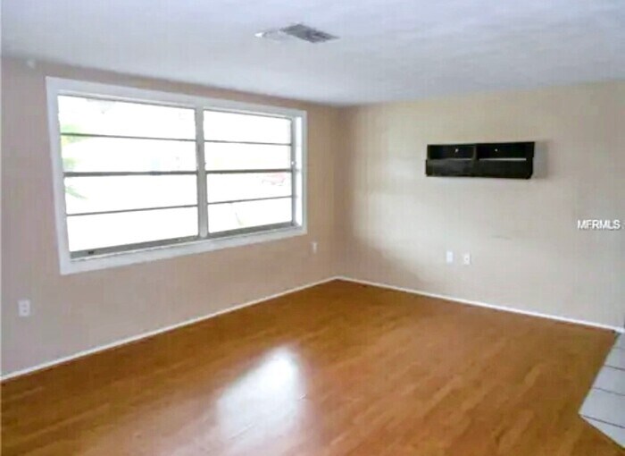 Building Photo - 5912 Della Dr