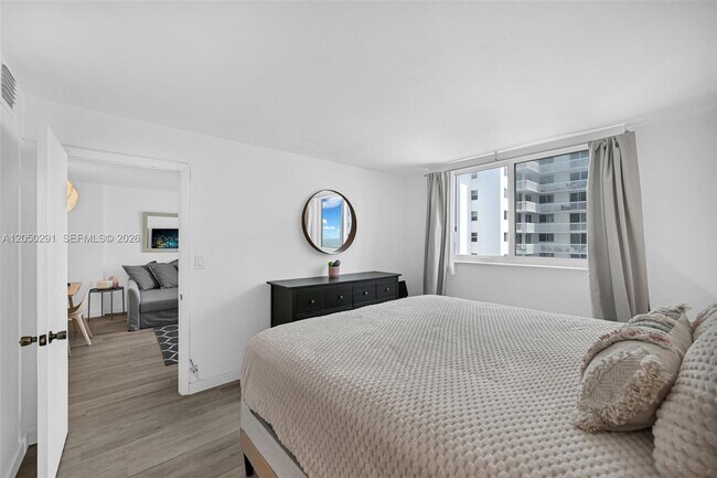 Building Photo - 345 Ocean Dr