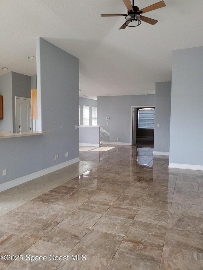 Building Photo - 1045 Venetian Dr