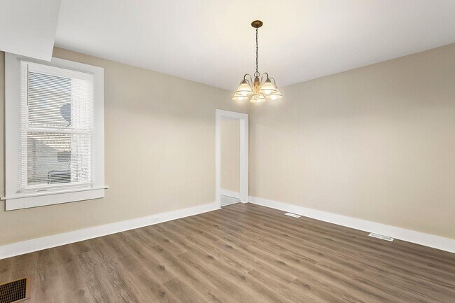 Building Photo - 2843 Pelham Ave