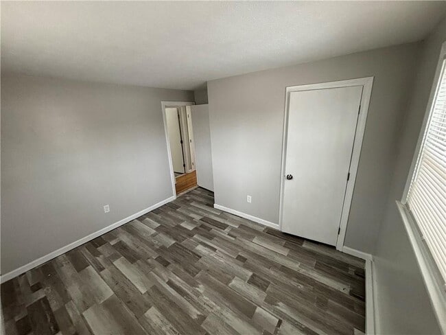 Building Photo - 24 Greenwood Dr