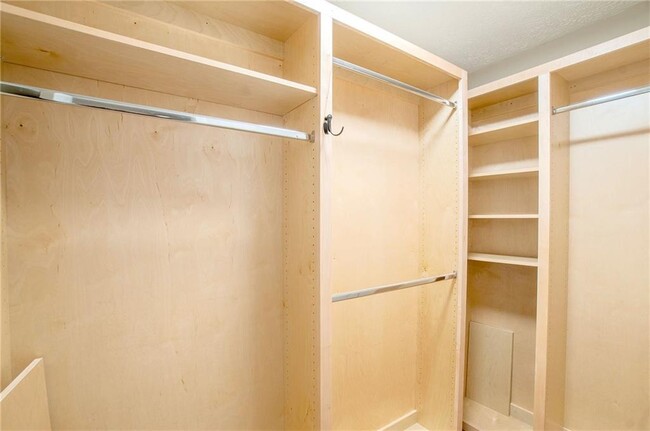Building Photo - 126 Warm Springs Cir